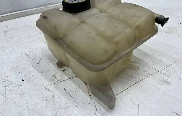 Ford Kuga II Coolant expansion tank/reservoir 8V618K218AE 8V618K218DE AV418K218DA