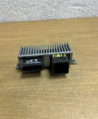 Renault Megane III Glow plug pre-heat relay 8200558438A F3575