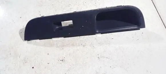 Nissan Tiida C11 Front door window switch trim 82961el10a