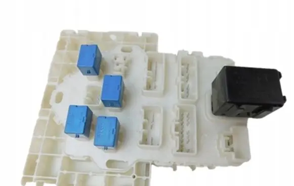 Suzuki SX4 Fuse module 3677055L31