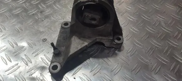 Volvo S60 Engine mount bracket 8649597 8683286