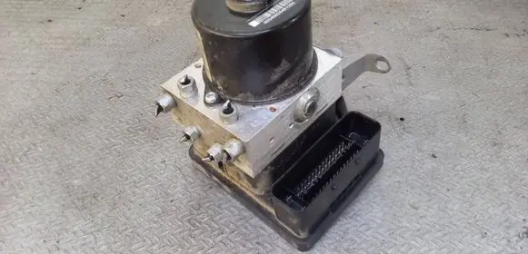 BMW 1 E81 E87 ABS Pump 6787837 678783601