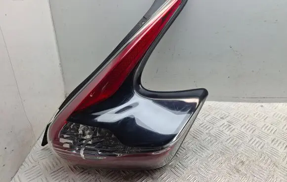 Nissan Juke I F15 Rear/tail lights L90049817 26550BV80A 26550BV80ARJK14