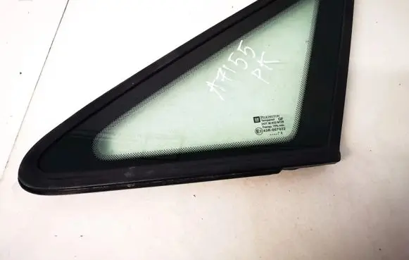 Opel Zafira A Front triangle window/glass 
