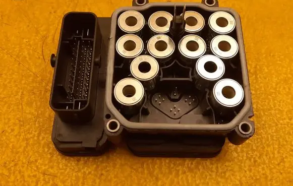 Mercedes-Benz A W176 ABS Pump A0004312300