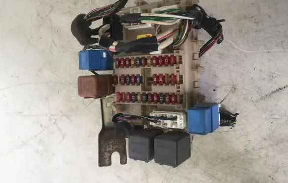 Nissan Primera Fuse box set 24350AV700