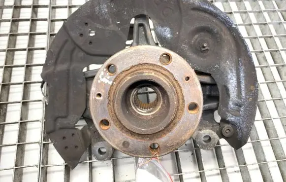 Peugeot 308 SW Front wheel hub spindle knuckle