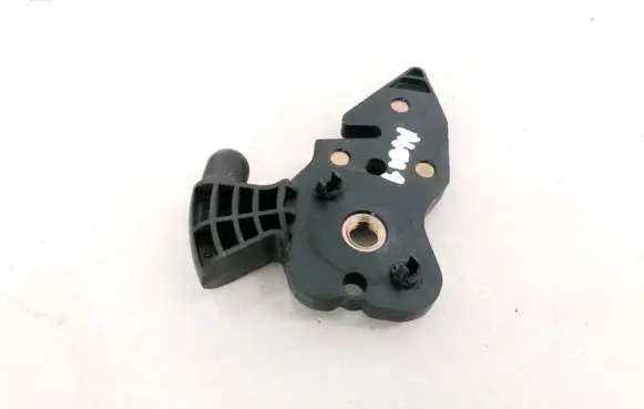 Renault Laguna II Seat back rest lock catch 8200001824