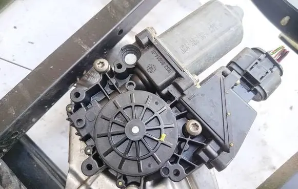 Audi A6 S6 C5 4B Rear door window regulator motor 4B0959801B