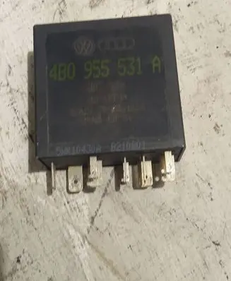 Volkswagen PASSAT B5.5 Window wiper relay 4B0955531A