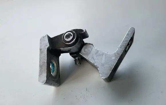 Skoda Superb B6 (3T) Rear door upper hinge