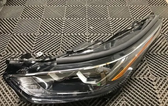 Toyota Highlander XU70 Headlight/headlamp 10100-8A06K