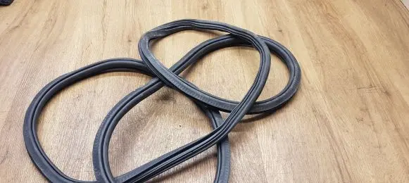 Porsche Macan (95B) Front door rubber seal 95B831721D
