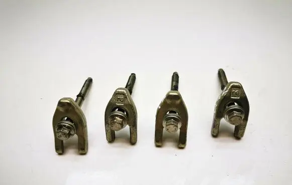 Nissan Qashqai+2 Fuel Injector clamp holder 