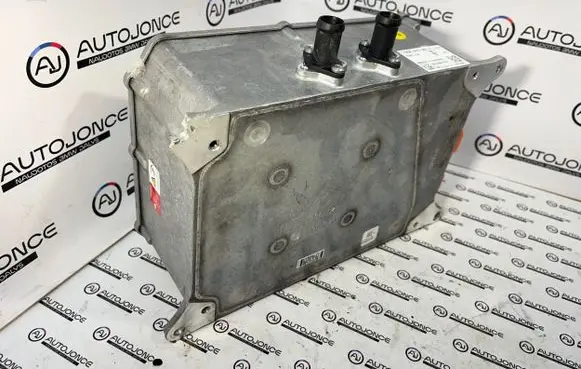 Porsche Cayenne (9Y0 9Y3) Voltage converter/converter module 5QE915682p