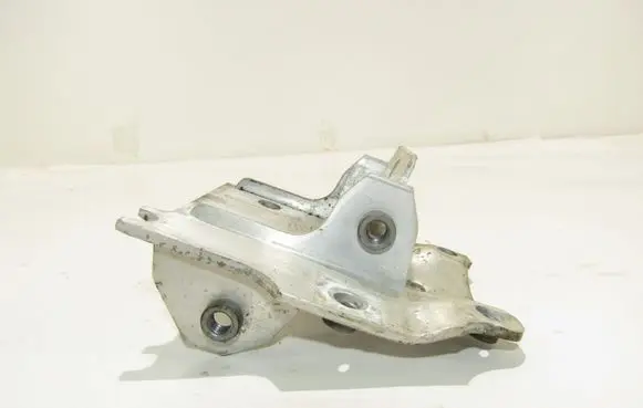 BMW 5 GT F07 Radiator mount bracket 718651309