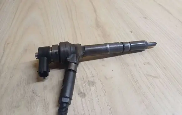 Opel Astra H Fuel injector 0445110175