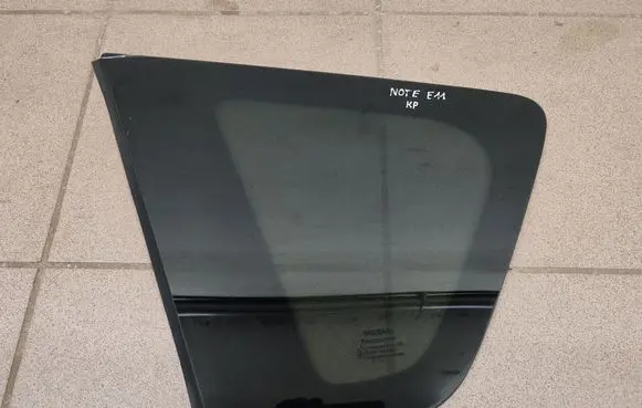 Nissan Note (E11) Rear side window 