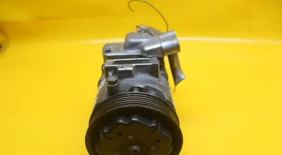 Volkswagen Polo IV 9N3 Air conditioning (A/C) compressor (pump) 6Q0820803D