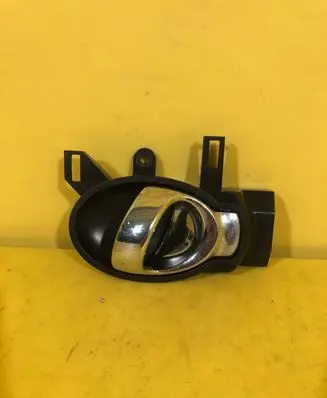 Nissan Juke I F15 Rear door interior handle
