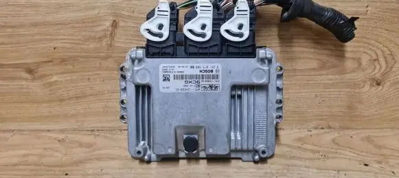 Ford Focus Engine control unit/module 0281015608 9M5112A650BG