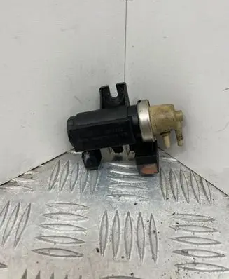 BMW 5 E60 E61 Turbo solenoid valve 7548706 10088701 07T222