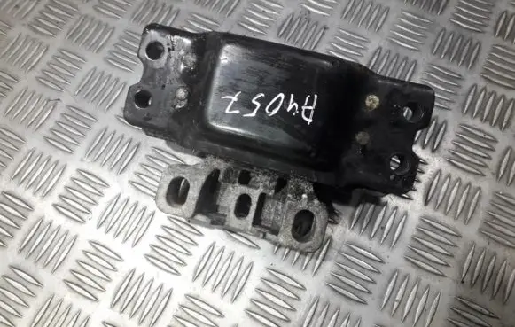 Skoda Octavia Mk2 (1Z) Engine mount bracket 1k0199555