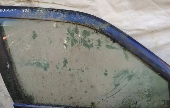 Peugeot 406 Front door window glass four-door
