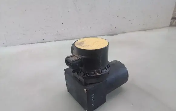 Volkswagen Golf II Central locking vacuum pump 