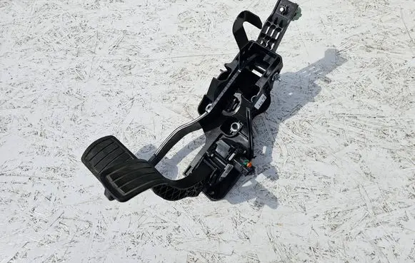 Toyota ProAce City Pedal assembly 9833564680
