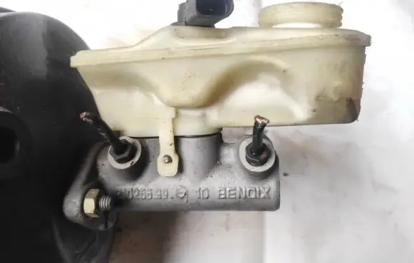 Volkswagen Polo III 6N 6N2 6NF Master brake cylinder 21026599 6N1612105F
