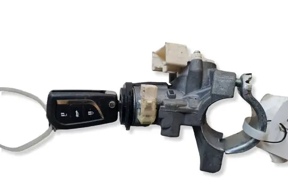 Toyota Avensis T270 Ignition lock 450200203