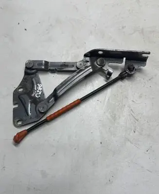Volkswagen Golf Plus Engine bonnet/hood hinges 5M0823301