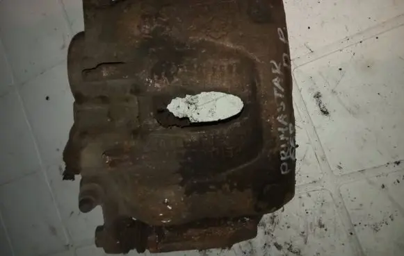 Nissan Primastar Front brake caliper