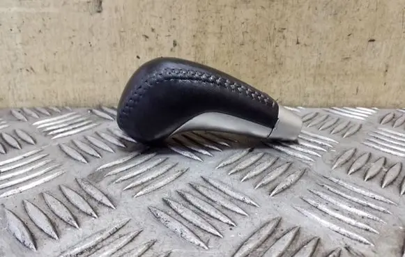 KIA Sorento Gear lever shifter trim leather/knob