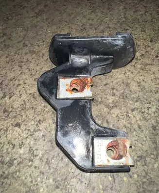Front bumper mounting bracket