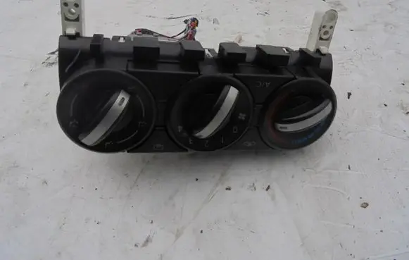 Nissan Qashqai Climate control unit