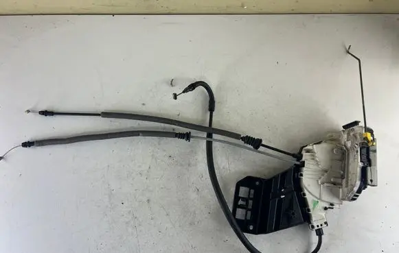 Jeep Cherokee Front door lock P04589913AE P04589913A P04589913AEA