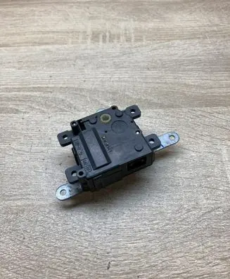 Toyota Auris 150 Air flap motor/actuator 0638000920