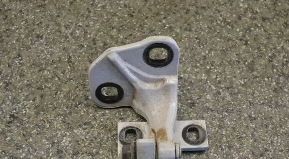 BMW 7 E65 E66 Rear door lower hinge 7017818