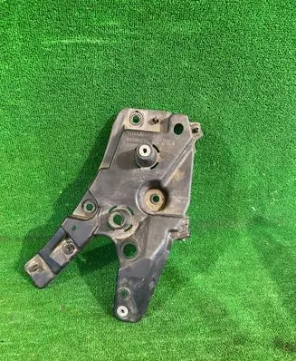Volvo XC60 Fender mounting bracket 32288932