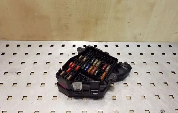 Audi A6 S6 C6 4F Fuse module