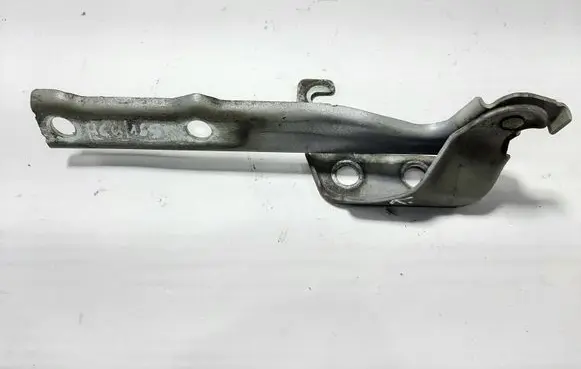 Engine bonnet/hood hinges