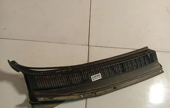 Pontiac Vibe Wiper trim 5578101010D