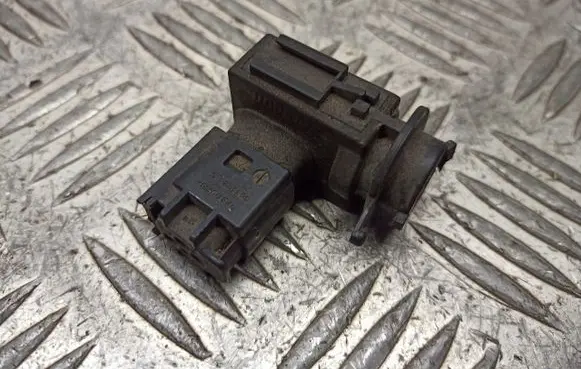 Volkswagen Touran I Air quality sensor 1K0907859