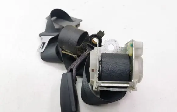 Middle seatbelt (rear)