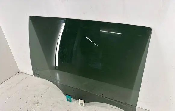 Chrysler Pacifica Rear door window glass 43R000184 68231942AA
