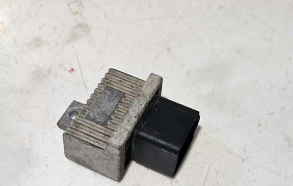 Renault Megane II Glow plug pre-heat relay 7700115078