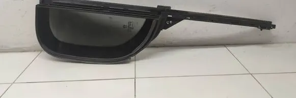 Peugeot 308 Rear vent window glass E143R001108