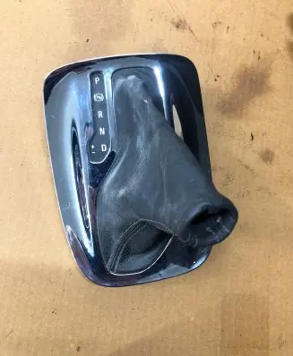 Opel Insignia A Gear shifter surround trim plastic 565537081 13252052